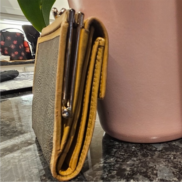 Celine Tri-fold Wallet M14 Vintage Macadam
Pattern Leather/PVC Brown Wom… - Picture 3 of 16